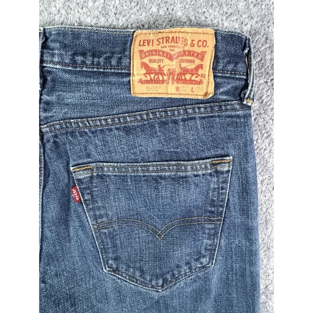Levis 501 Jeans Men 30x32 Blue Button Fly Straight 100% Cotton Denim Medium Wash